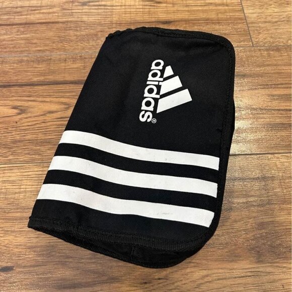 Adidas toiletry travel bag. Hook for hanging, multiple compartments. New conditi - Picture 8 of 8